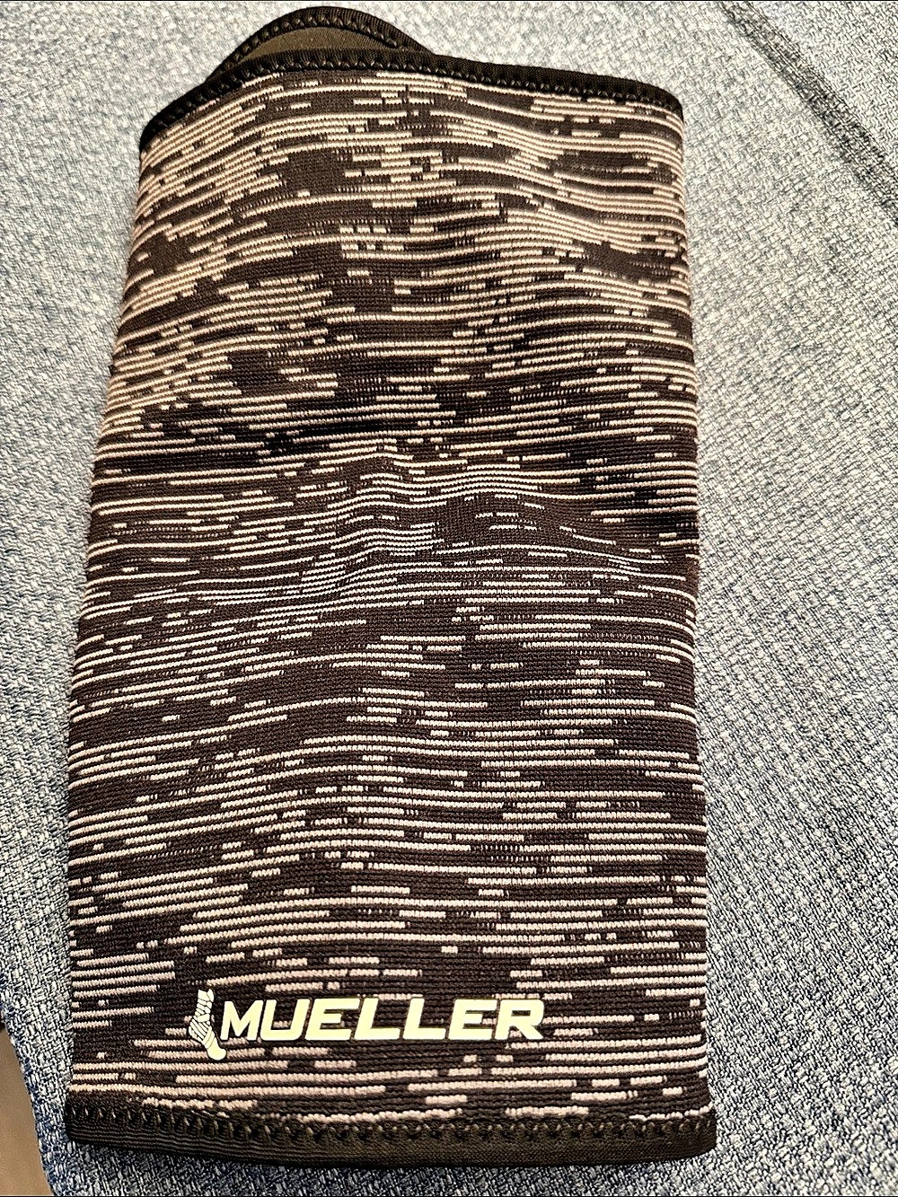 Mueller Open Patella Knee Support Black NWT